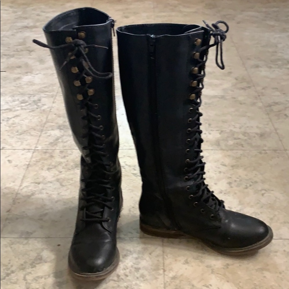 Knee-high combat style lace up boots!!!